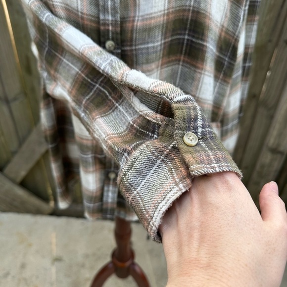 American Eagle Casual Loose Fit Mossy Plaid Oversized Button Down Cozy Shirt - Picture 3 of 9